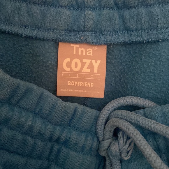 Aritzia boyfriend sweat pants - Picture 2 of 2